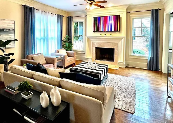 Luxury Buckhead Executive Oasis For Family Or Work